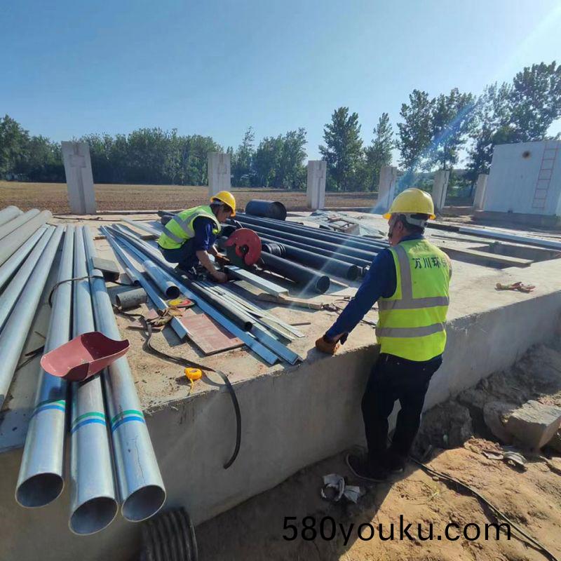 烈(lie)日高溫(wen) 萬川環(huan)保(bao)員(yuan)工(gong)奮(fen)戰工地保進度(du)